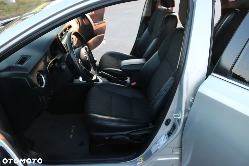 Toyota Auris 2.0 D-4D Prestige - 32