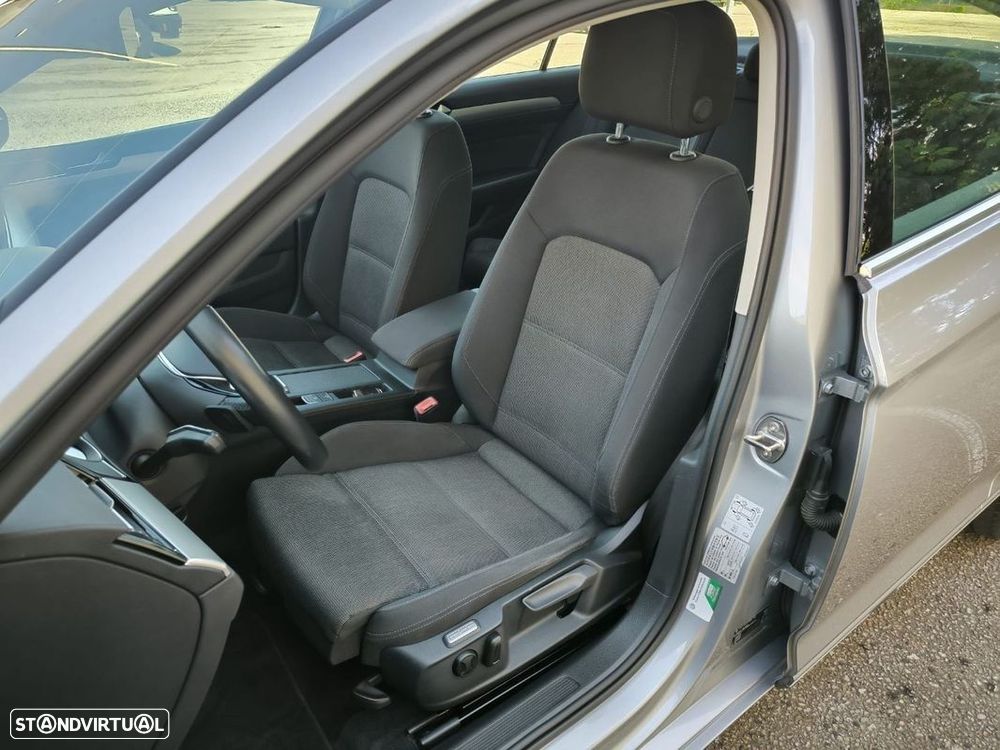 VW Passat 2.0 TDI Business P.DSG - 23
