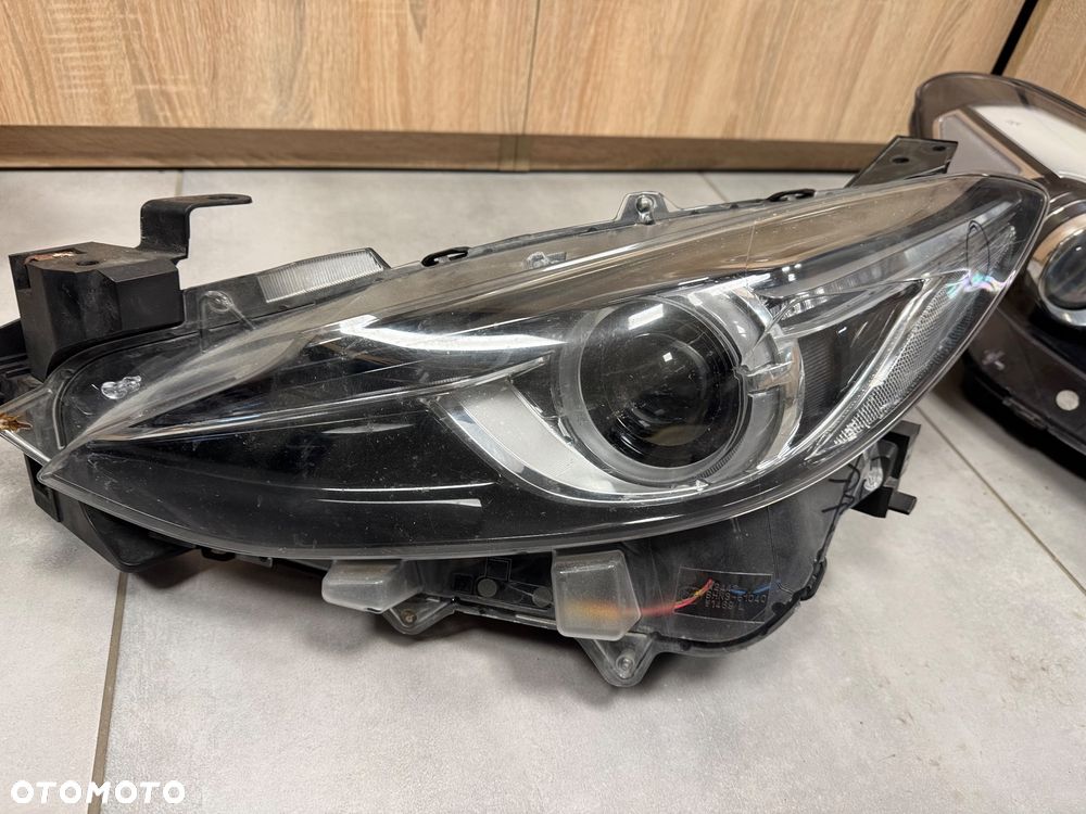 Mazda 3 III reflektor xenon lewy przód
