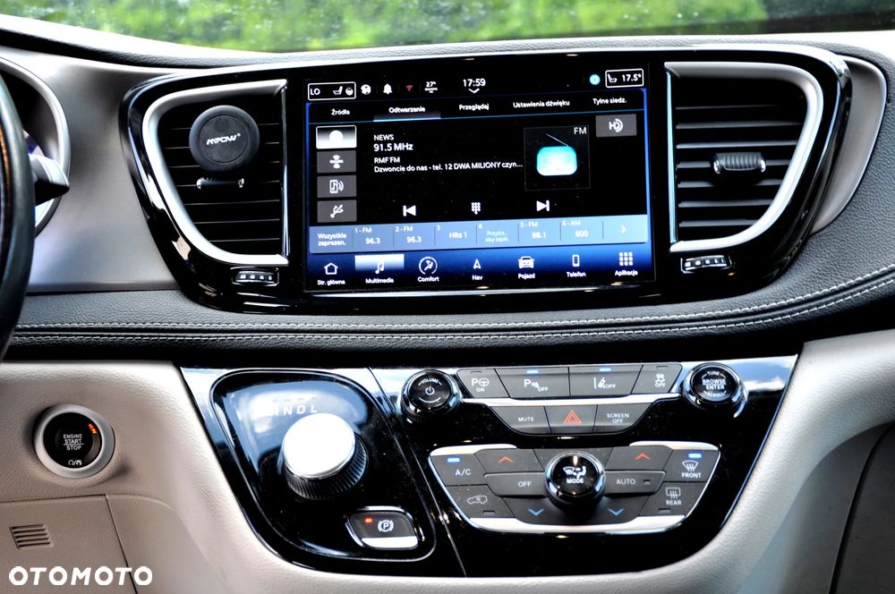 Chrysler Pacifica - 33