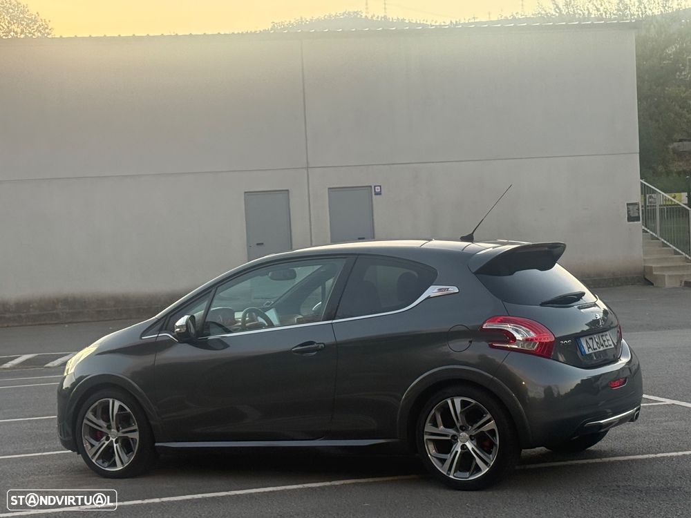 Peugeot 208 GTI 200 THP - 11