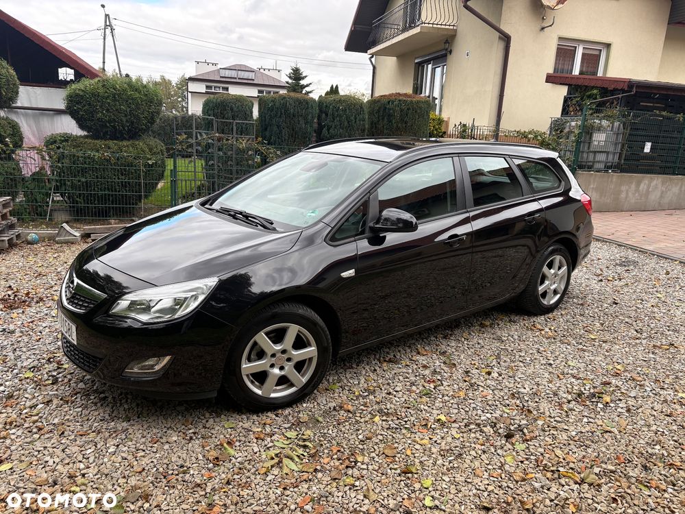 Opel Astra 2010 photo 2