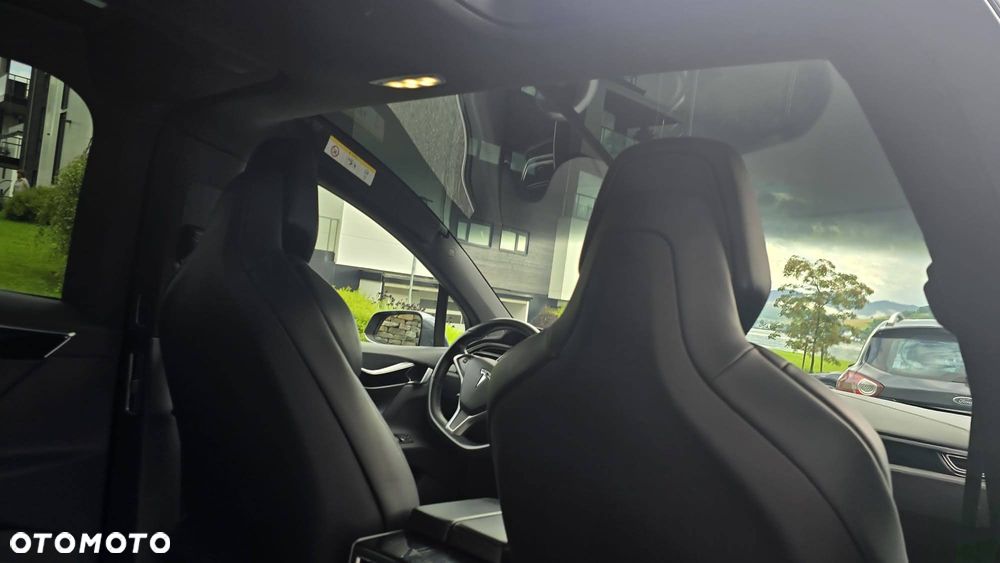 Tesla Model X - 20