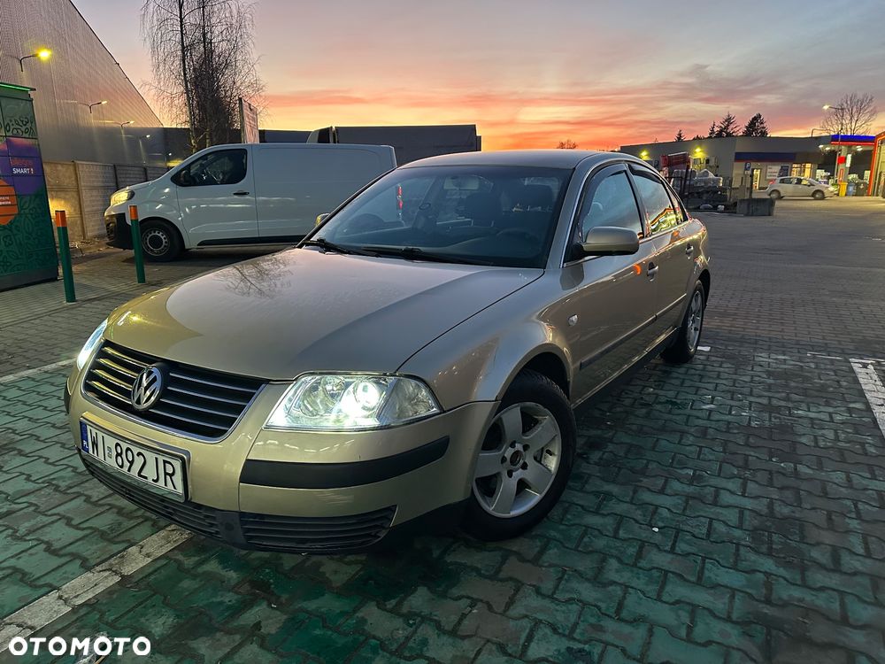 Volkswagen Passat 1.9 TDI Comfortline - 1