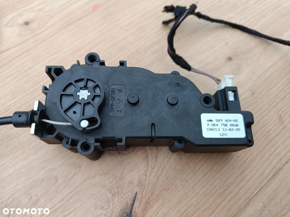 MERCEDES W204 W212 KOMBI ZAMEK DOCIĄG KLAPY A2047500060 - 1