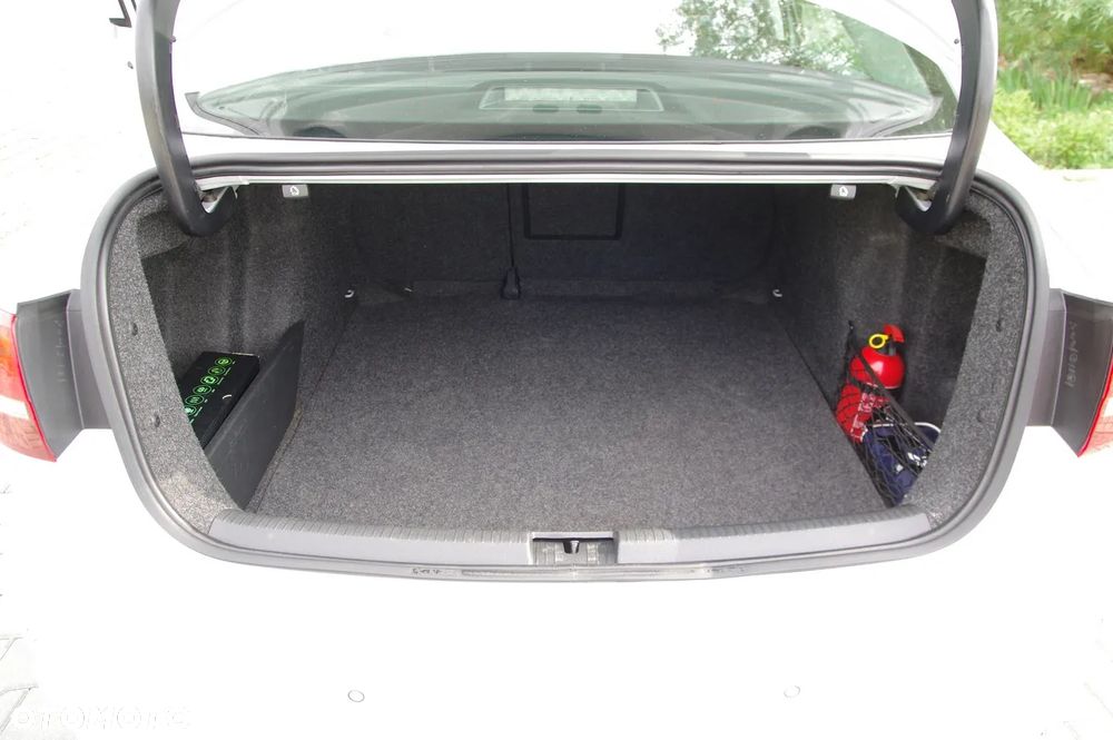 Volkswagen Jetta 2.0 TDI DPF BMT Trendline - 24