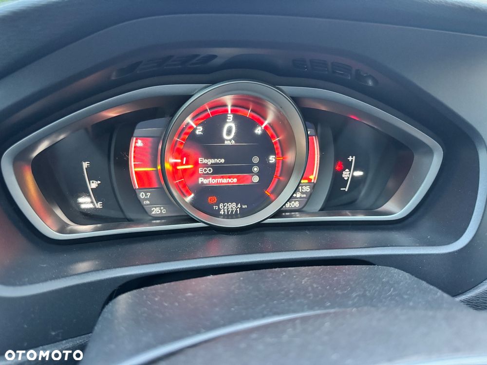 Volvo V40 D3 Momentum - 35