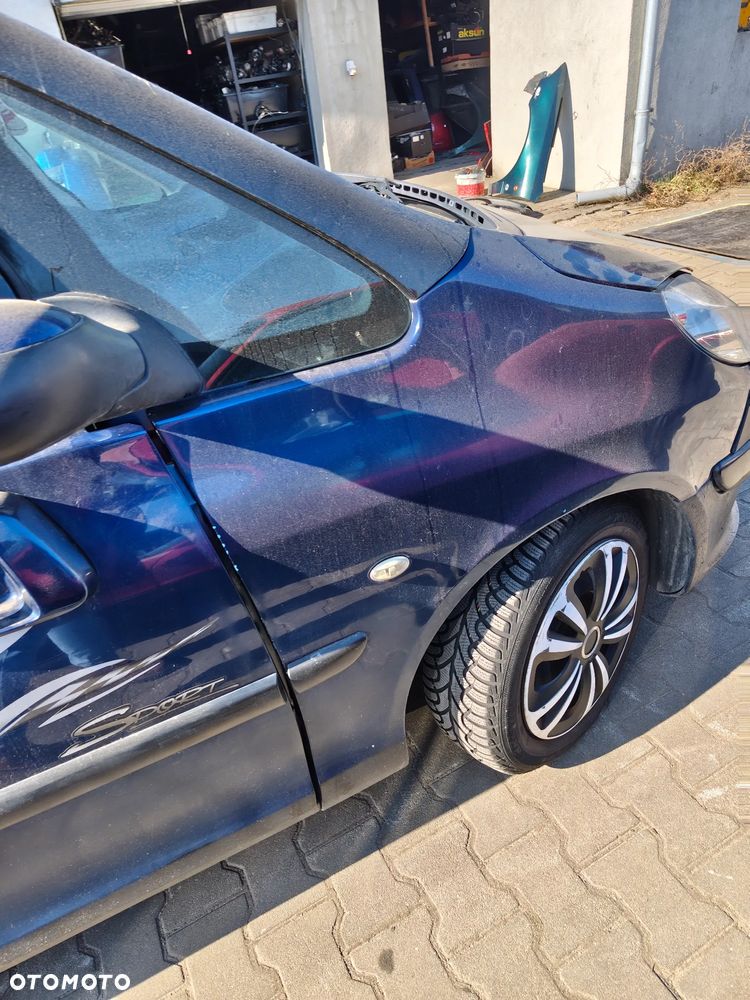 peugeot 1007 na części z 2004 1,4 d fotel lusterko drzwi szyba zamek klamka klapa maska silnik - 16