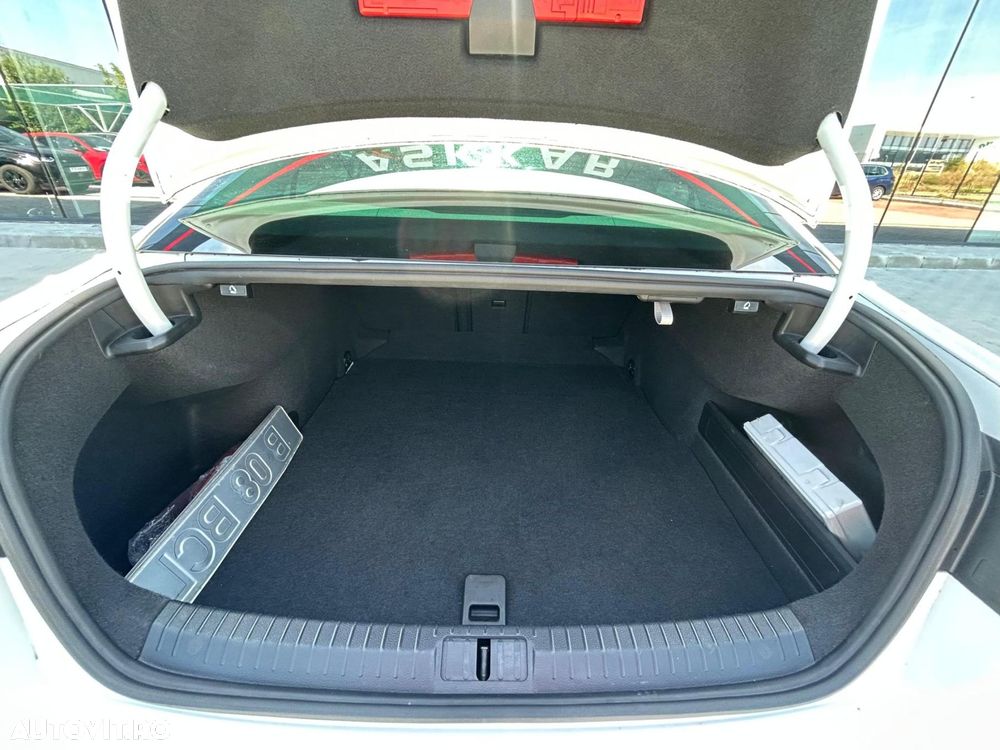 Volkswagen Passat 2.0 TDI DSG Comfortline - 33