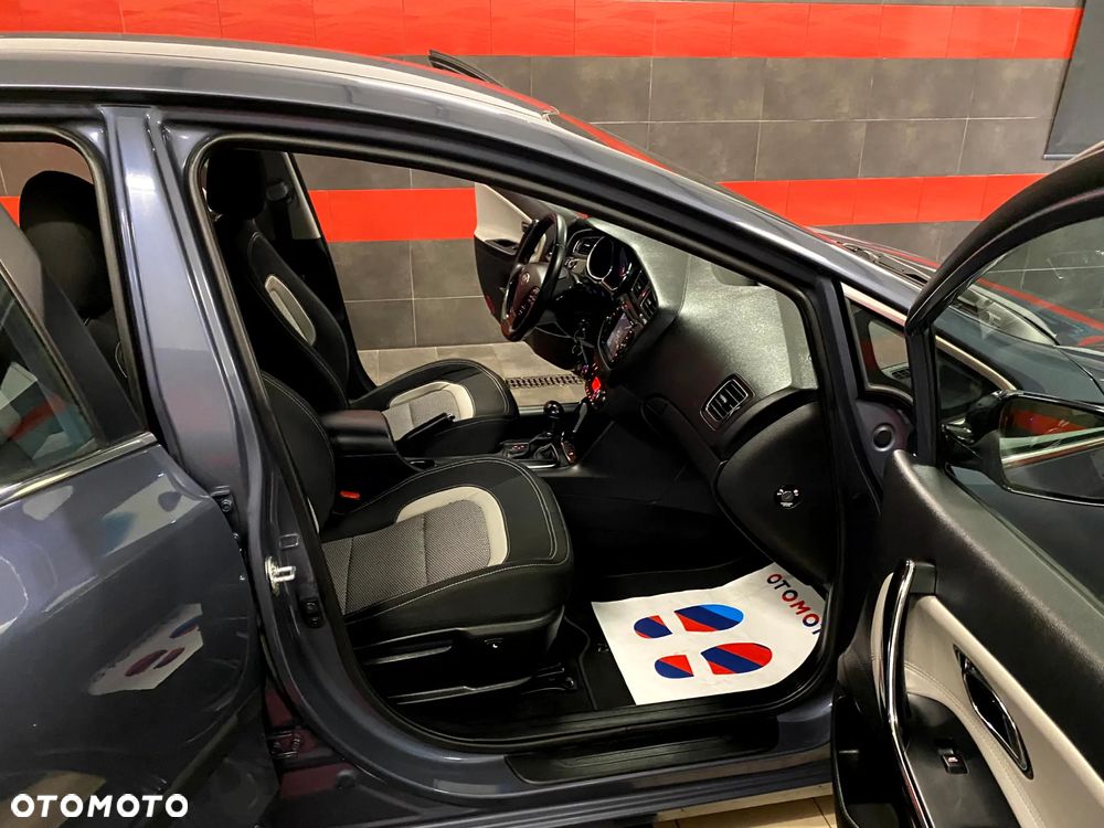 Kia Ceed 1.6 GDI XL DCT - 22