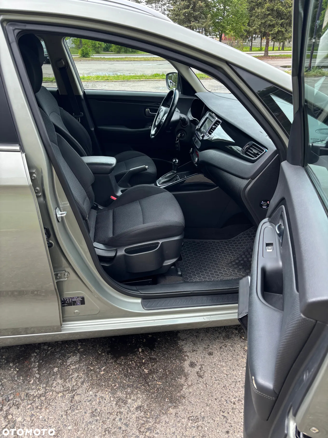 Kia Carens 1.7 CRDi Vision - 14