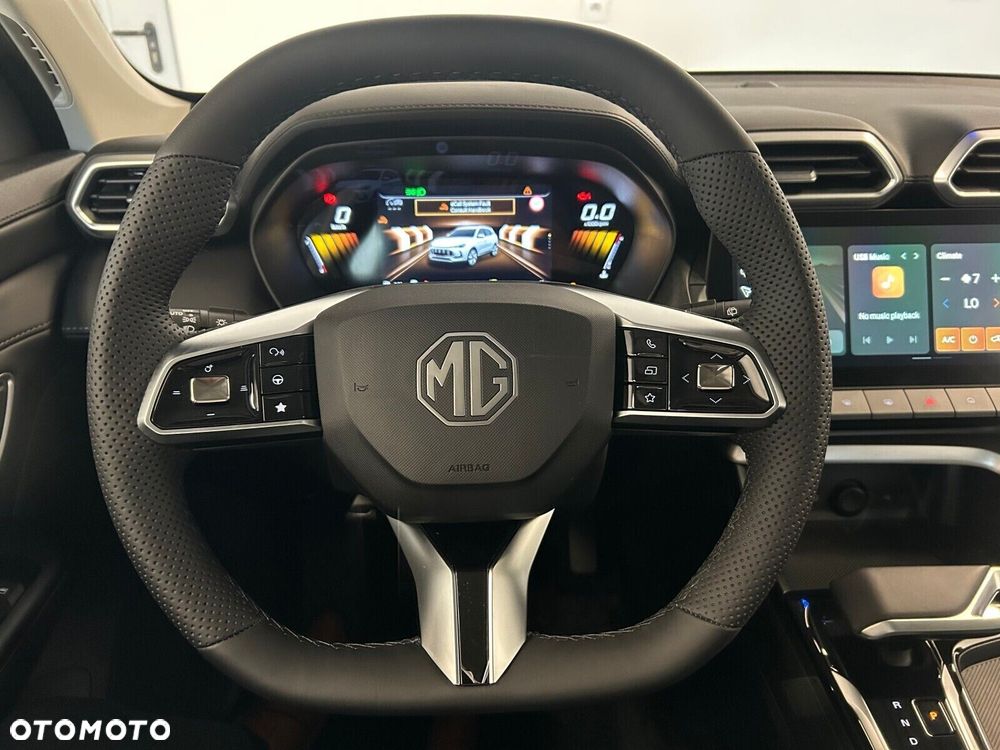MG ZS Hybrid+ - 11