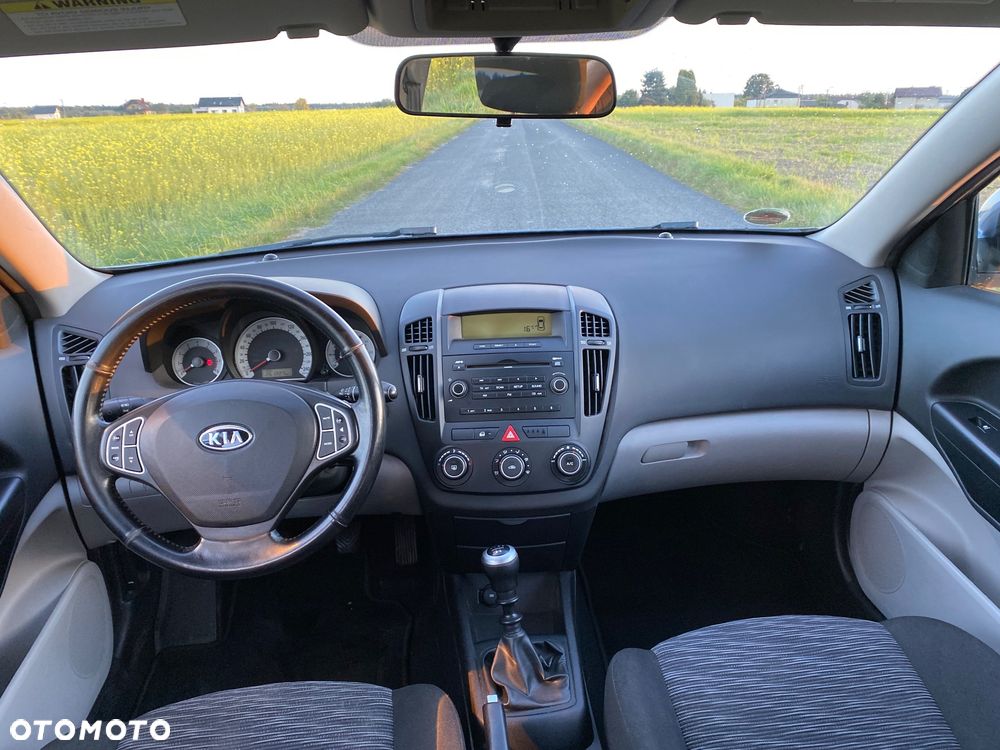 Kia Ceed 1.6 Comfort + - 8