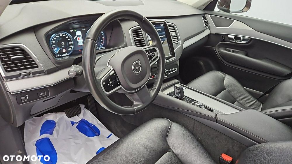 Volvo XC 90 - 9