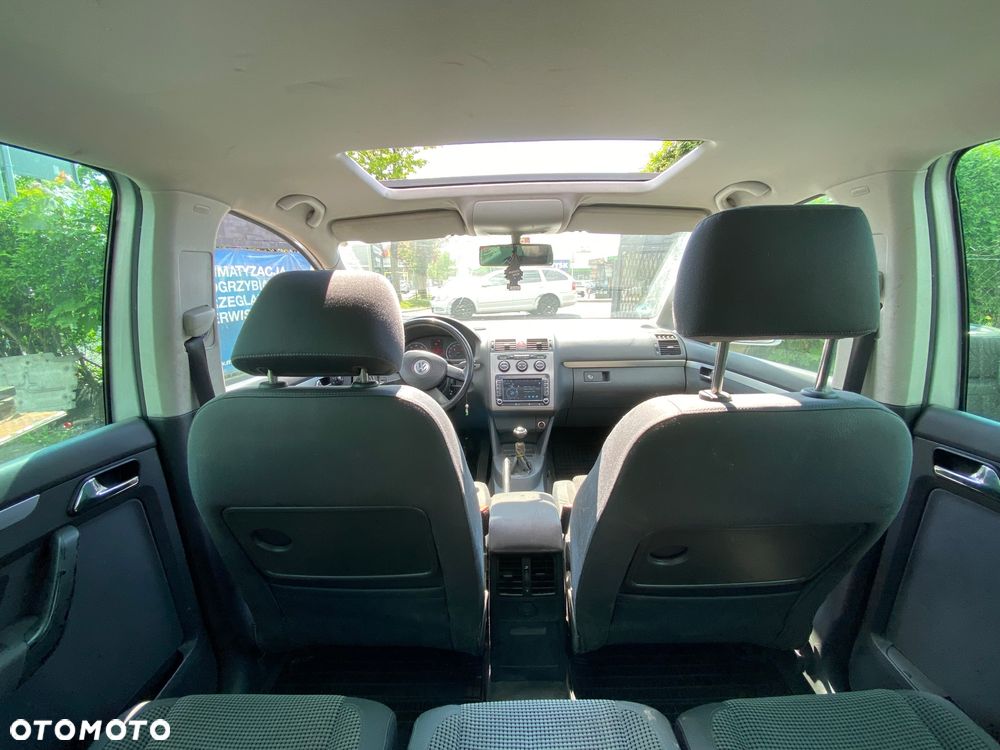 Volkswagen Touran 1.6 FSI Highline - 12