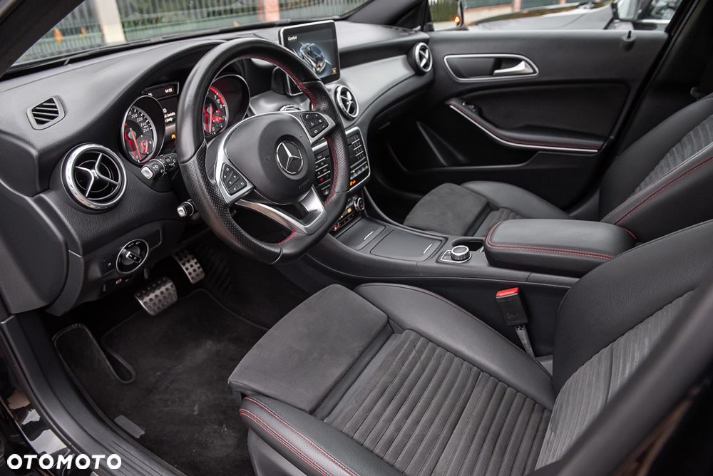 Mercedes-Benz GLA 250 4Matic 7G-DCT AMG Line - 17