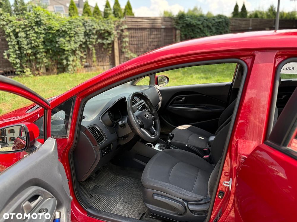 Kia Rio 1.2 L - 5