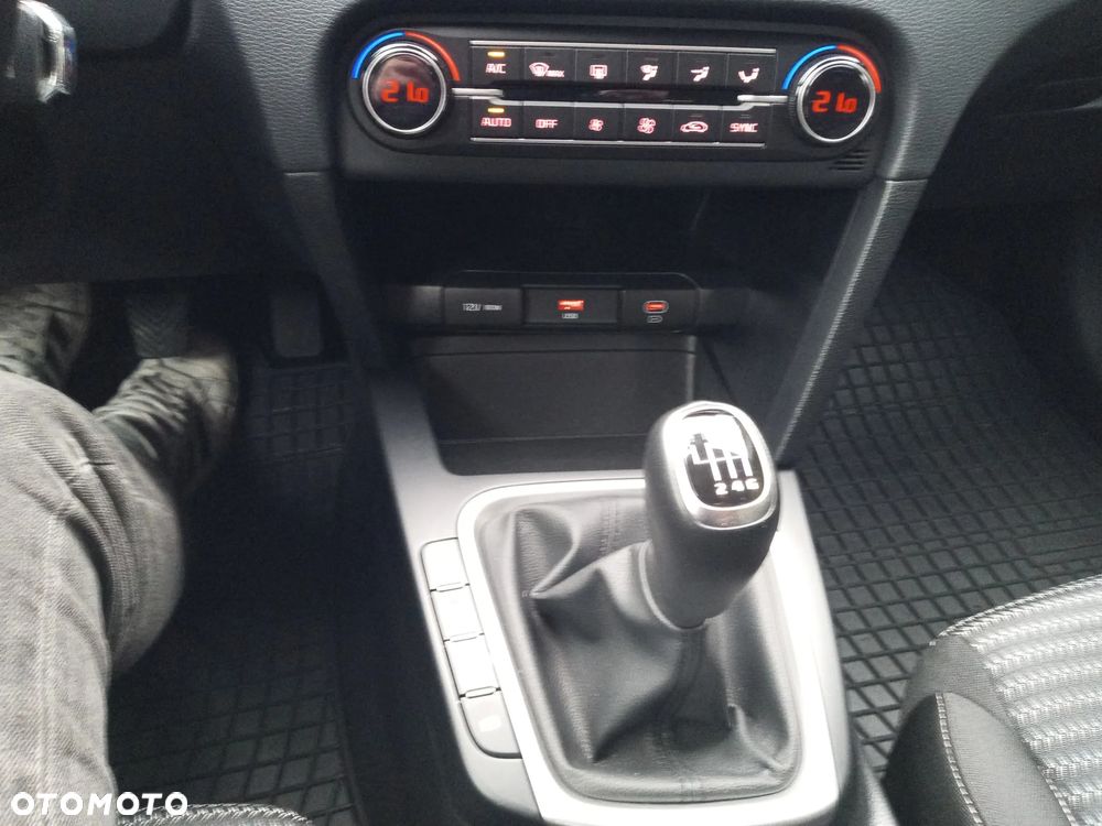 Kia Ceed 1.5 T-GDI M - 21