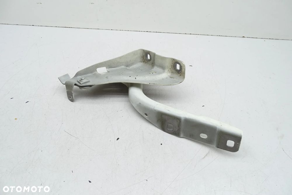 MERCEDES KLASA B W246  Zawias Maski Przedni Lewy  2468800328 - 1