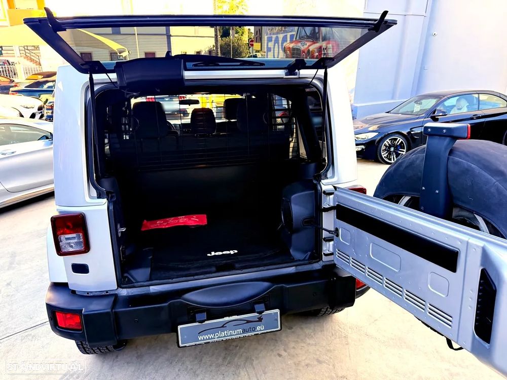 Jeep Wrangler Unlimited 2.8 CRD ATX Sahara Adventure Edition - 33