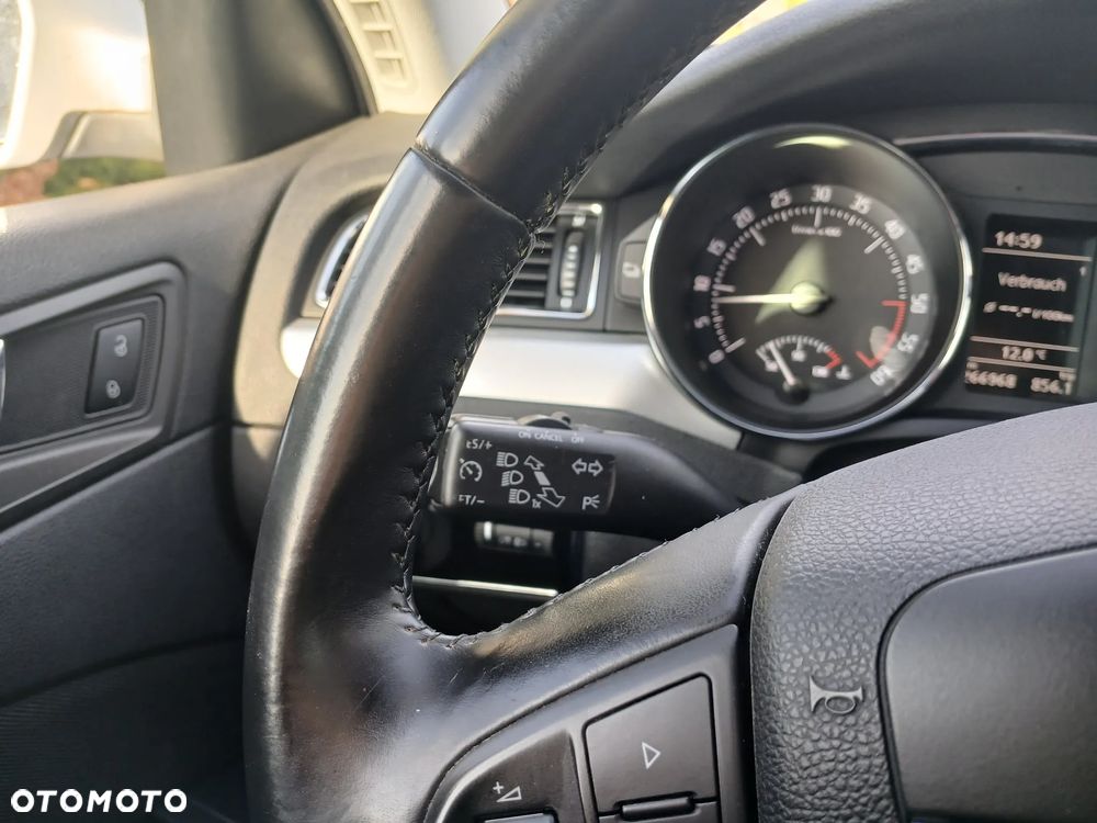 Skoda Superb Combi 2.0 TDI Elegance - 26