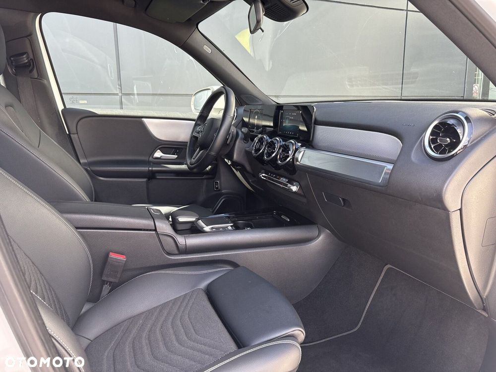 Mercedes-Benz GLB 200 7G-DCT - 10