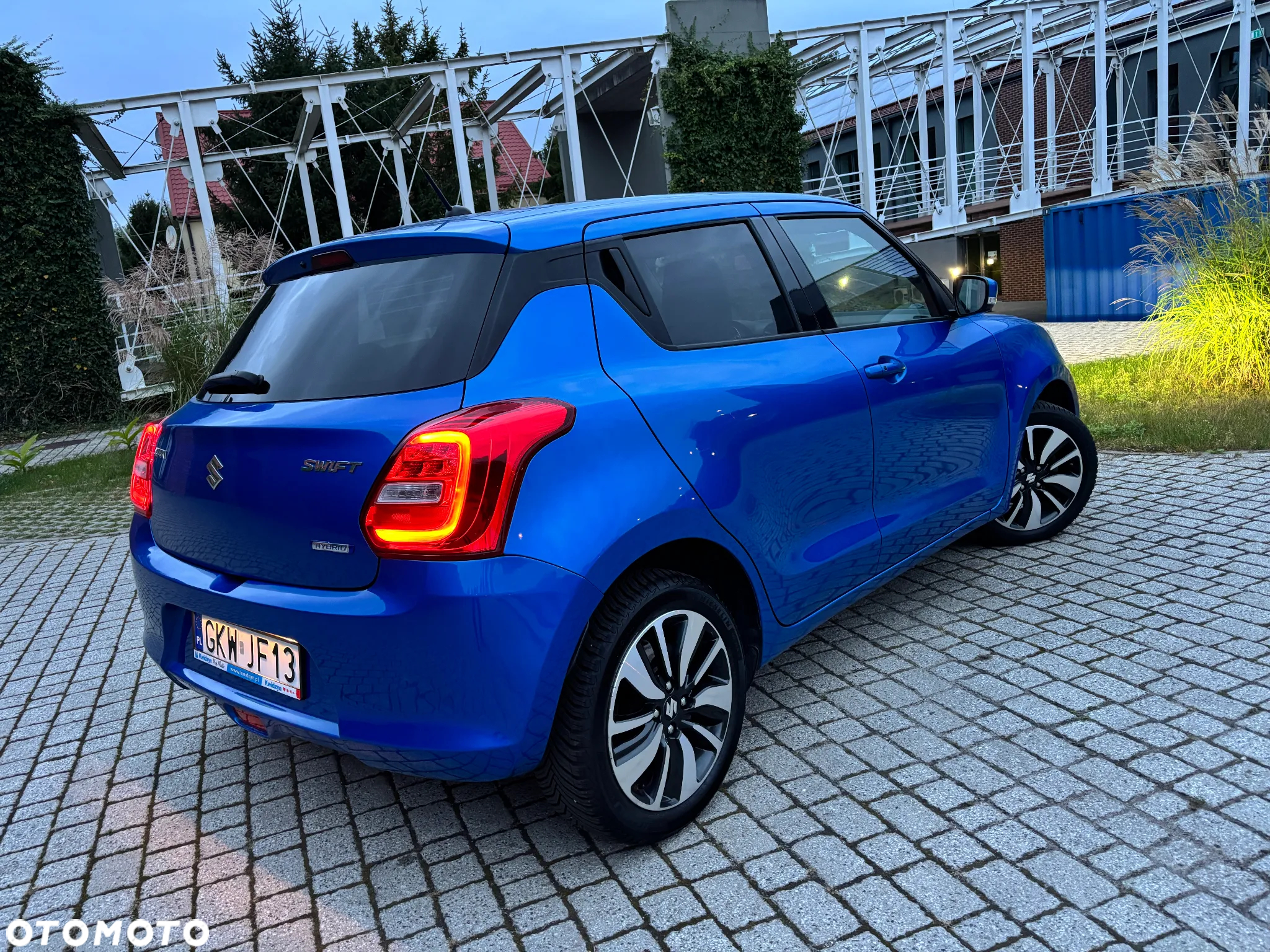 Suzuki Swift 1.2 SHVS Premium Plus - 3