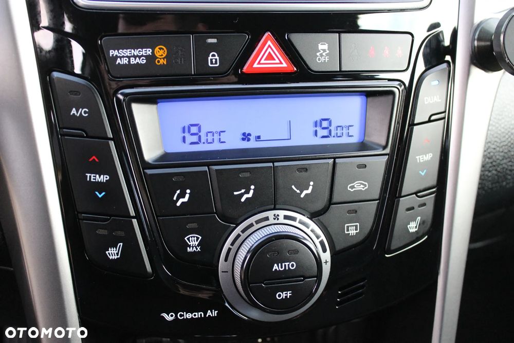 Hyundai i30 blue Kombi 1.6 GDi Style - 32