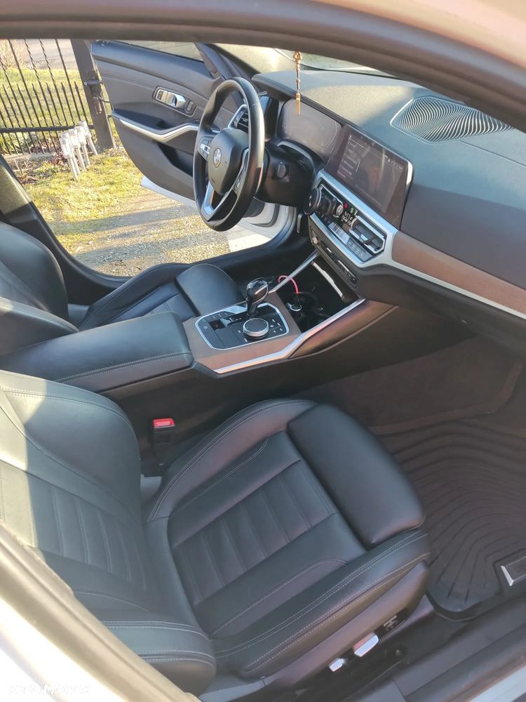 BMW Seria 3 330i xDrive - 11