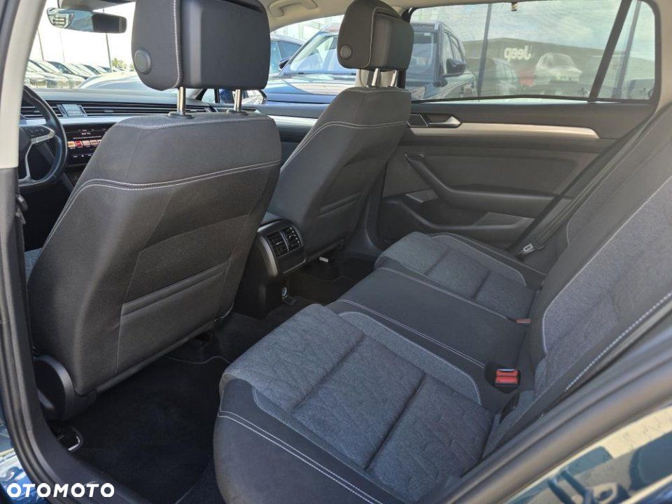 Volkswagen Passat - 9