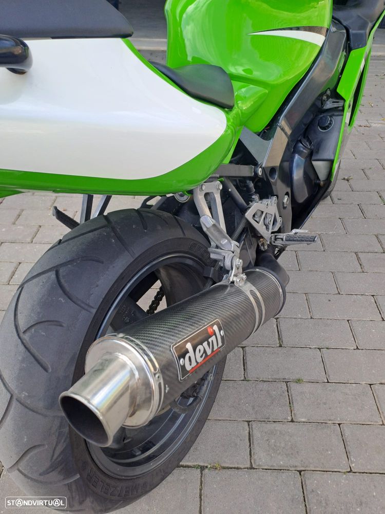 Kawasaki ZXR Ninja ZX7R - 2