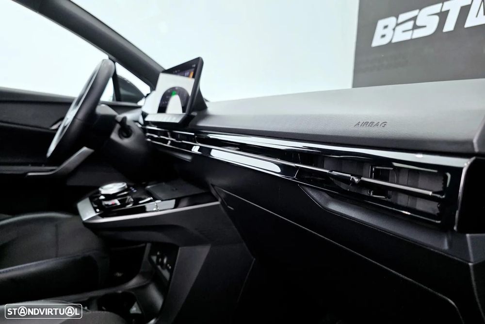 MG MG4 64 kWh Luxury - 28