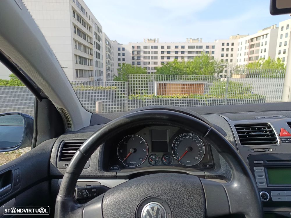 VW Golf 1.9 TDi Confortline DSG 7V - 30