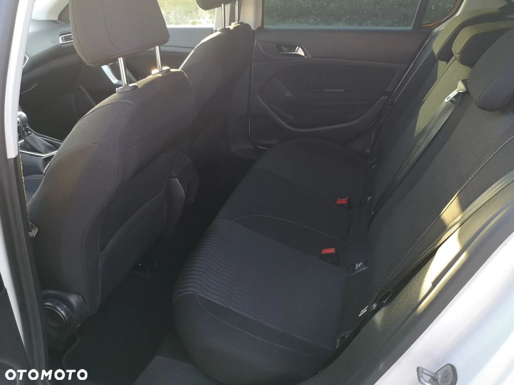 Peugeot 308 125 THP Active - 37