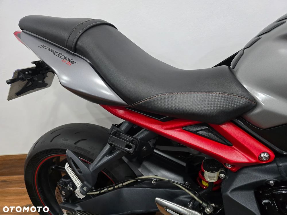 Triumph Street Triple - 23