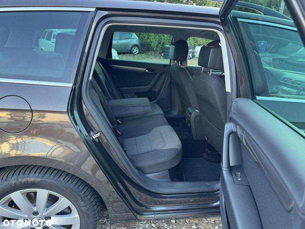 Volkswagen Passat - 16