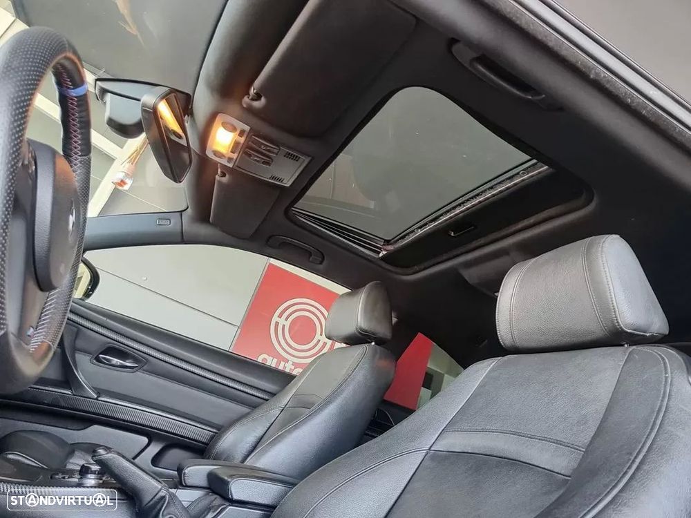 BMW 320 d Coupe Edição M Auto - 24