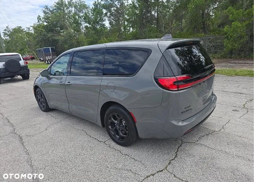 Chrysler Pacifica - 5