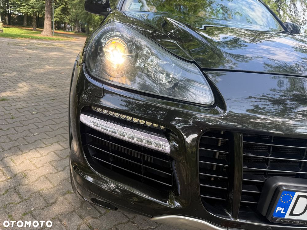 Porsche Cayenne Turbo S - 7