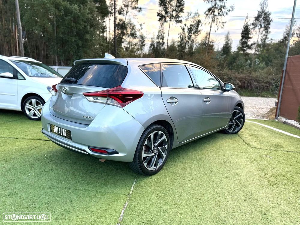Toyota Auris 1.4 D-4D Com. +P.Techno+P.Sport - 2
