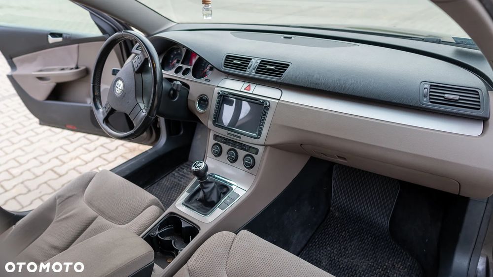 Volkswagen Passat Variant 1.8 TSI Comfortline - 14