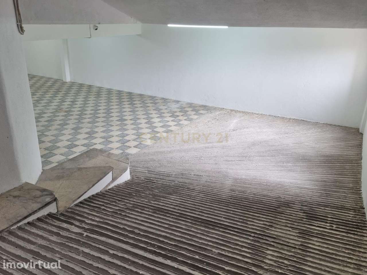 Garagem Gigante de 347 m² no Laranjeiro – Espaço Raro e Cheio de Poten - Grande imagem: 4/25