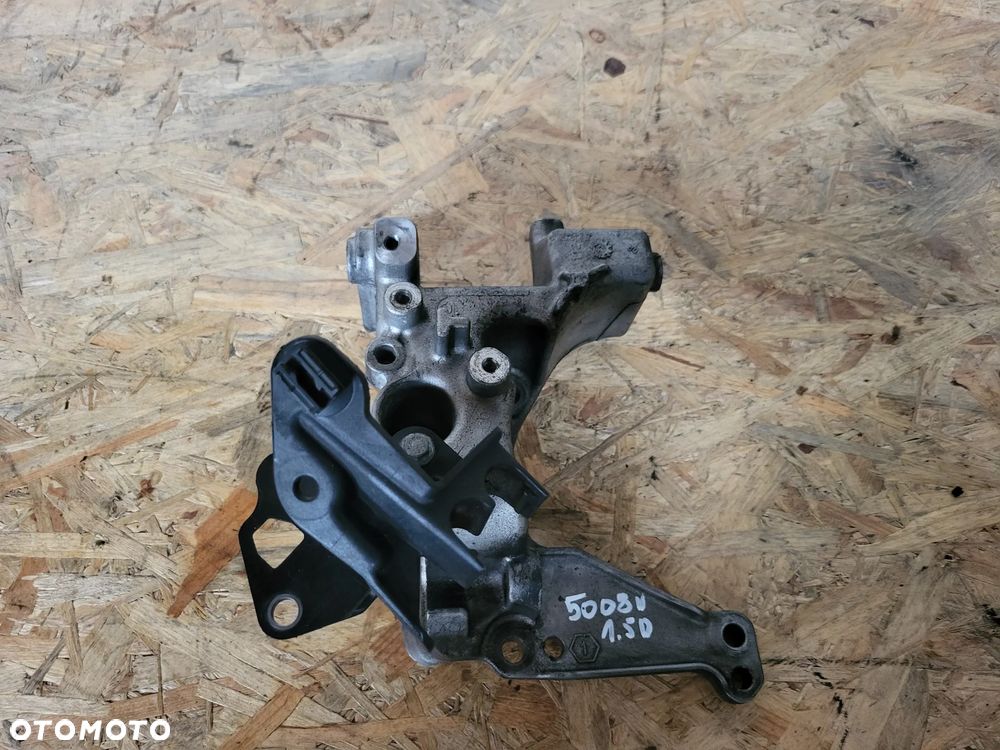 Łapa podstawa alternatora Peugeot 5008 II 1.5 BLUEHDI - 1