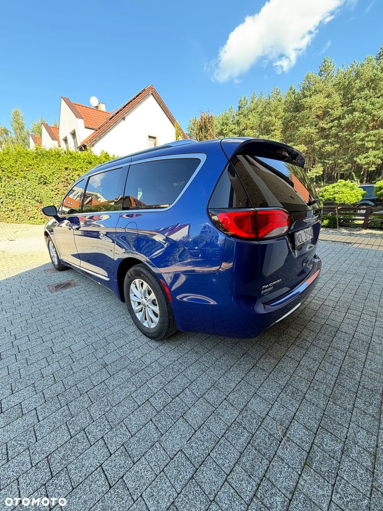 Chrysler Pacifica - 26