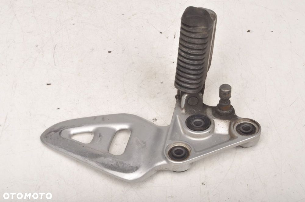 SUZUKI GSX 1300 SET PODNÓŻEK LEWY LEWY TYŁ - 1