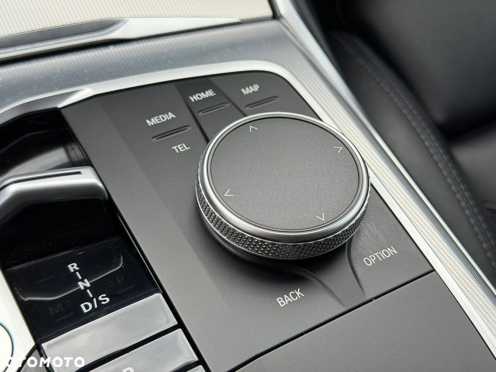 BMW Seria 3 318d mHEV - 22