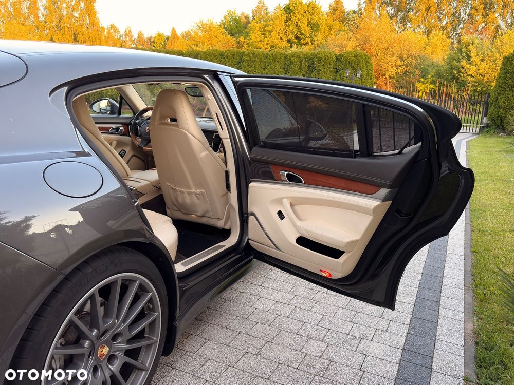 Porsche Panamera 4S Executive - 29