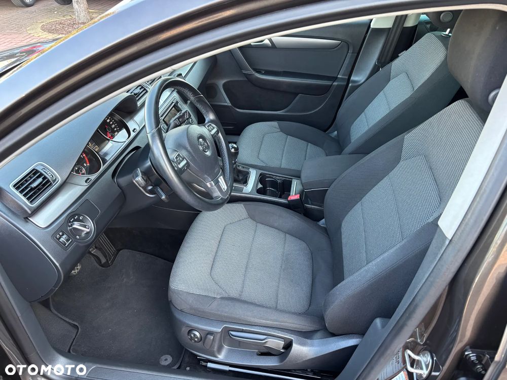 Volkswagen Passat - 13