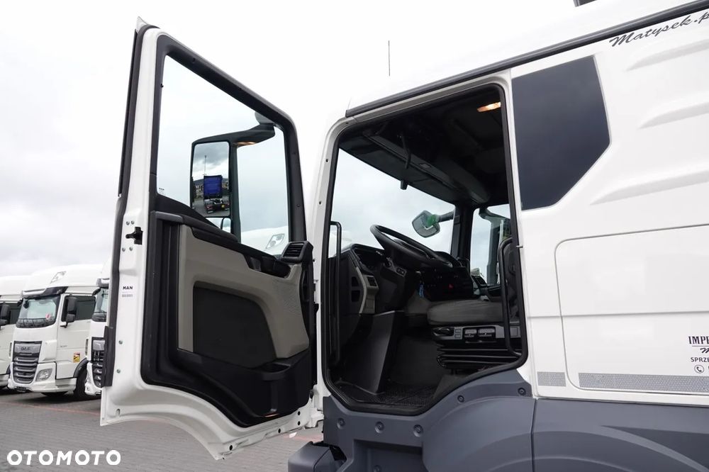 MAN TGS 26.360 / 6x2 / CHŁODNIA -8,2 M / AGREGAT CARRIER SUPRA 850 / WINDA ZAŁADOWCZA / BOCZNE DRZWI / 2022 ROK / PO KONTRAKCIE SERWISOWYM - 26