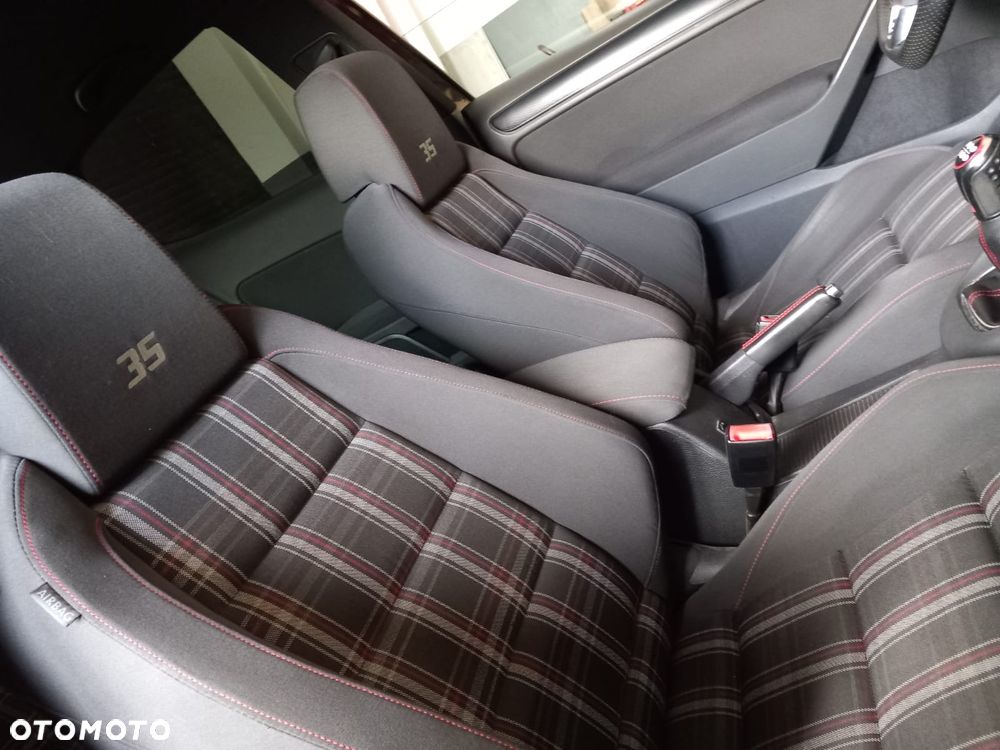 Volkswagen Golf - 6